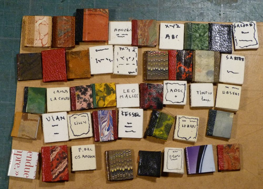 Mini bibliothèque pyramidale