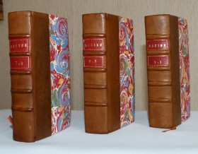 Oeuvres complètes de Racine en trois volumes, veau raciné, cinq nerfs, papier marbré 18ième siècle.