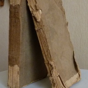 Oeuvres complètes de Racine en trois volumes, veau raciné, cinq nerfs, papier marbré 18ième siècle.