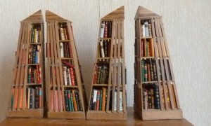 Bibliothèque_Minis-livres_bois_pyramides_3