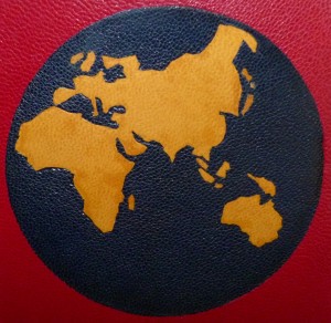 -reliure-art_Victor-Levasseur_Atlas-classique-universel_plein-cuir-rouge_decor-oasis-jaune_5 - Copie