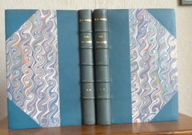 Deux tomes en demi-cuir bleu à coins, tête or