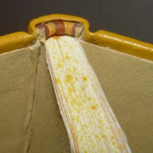 Plein cuir jaune avec mosaïques de cuir jaune d'antérieur de patte d'autruche