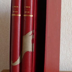 Etui triple contenant les 2 premiers tomes reliés en cuir rouge