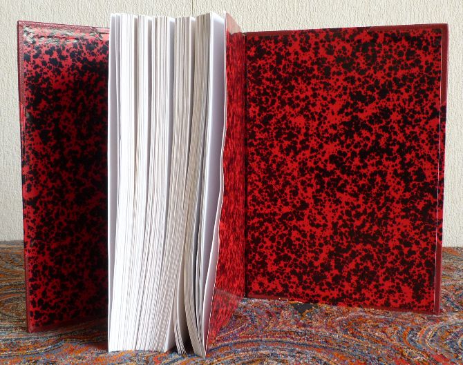 7 tomes reliés identiquement, demi-cuir à coins, rouge, papier Annonay rouge. Poisson d'avril.