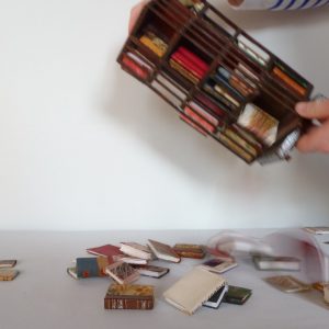 Bibliothèque anglaise pivotante miniature, 4 faces, chute des livres.