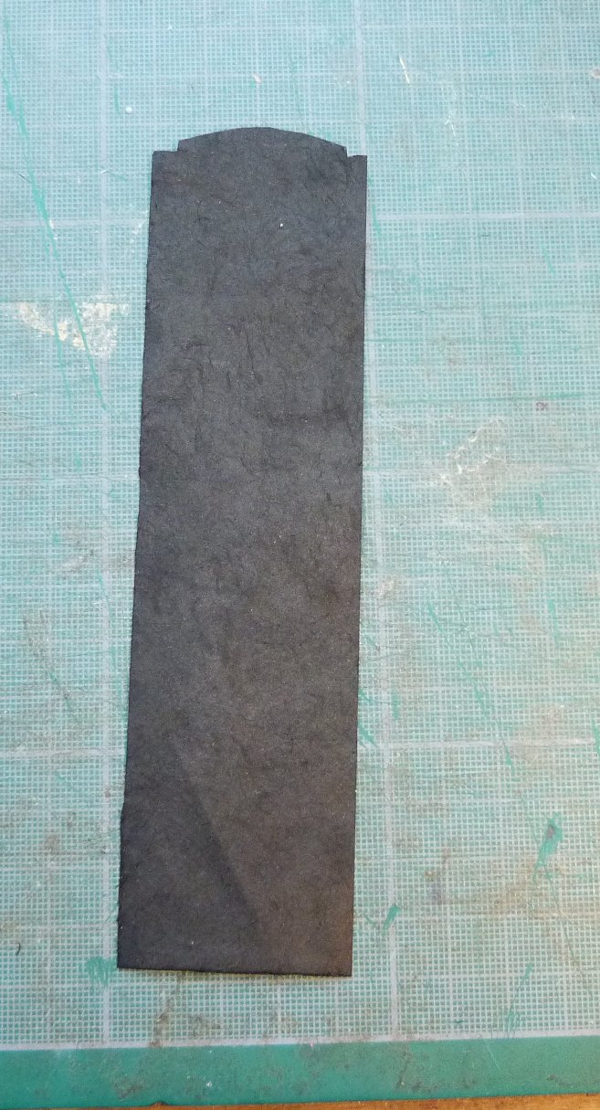 Fabrication d'un étui bordé : papier de couvrure tête et queue