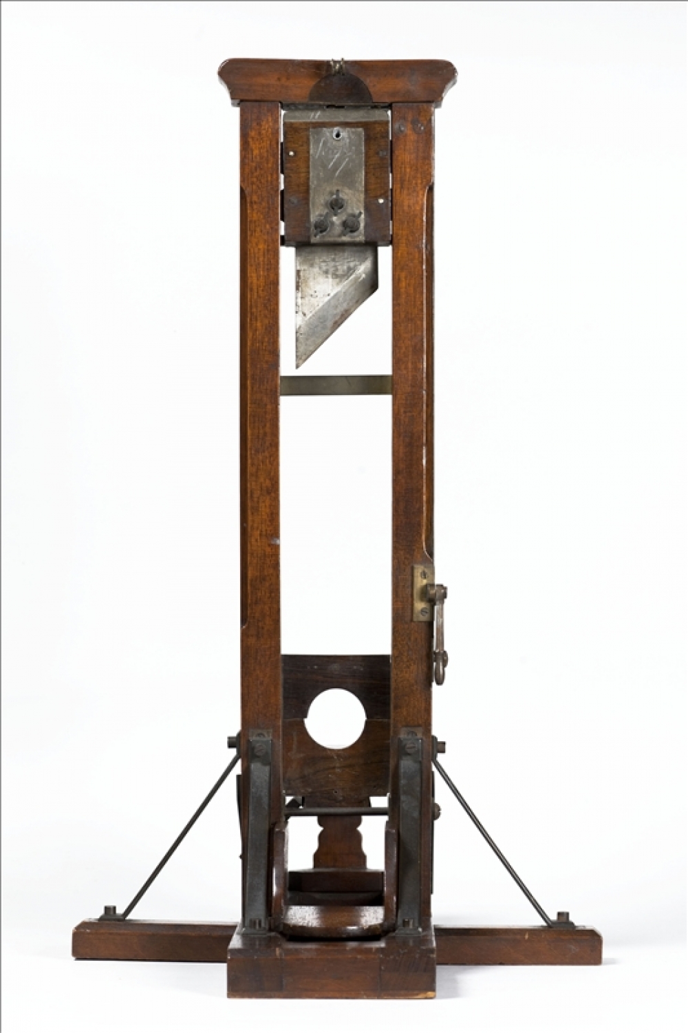 Biennale 2019-III; guillotine.