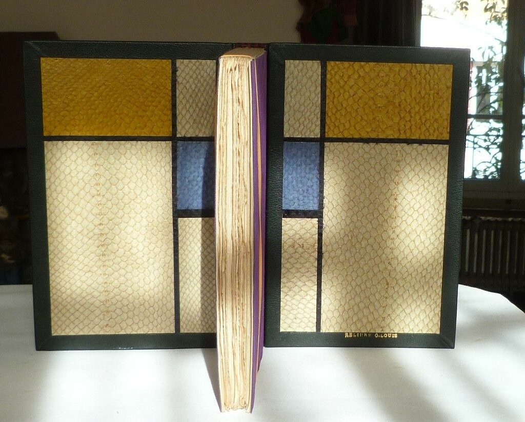 Cinq reliures similaires et Mondrian